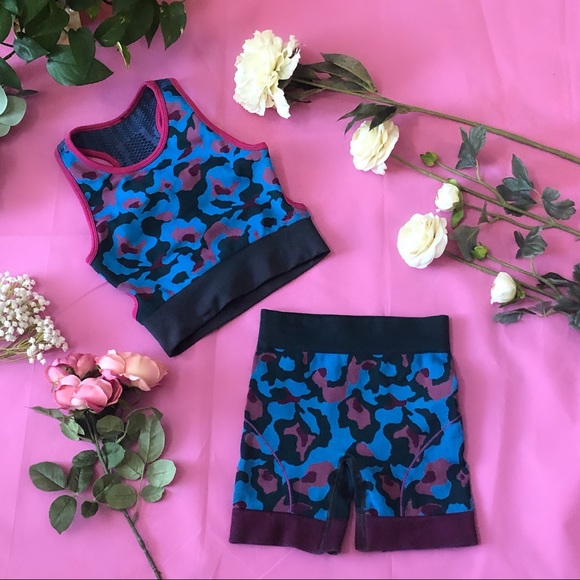 Seamless Set : Crop Top & Shorts in Camo Jacquard - Picture 1 of 8